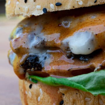 Burger with homemade smashburger sauce recipe
