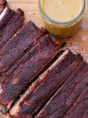 Finished product: Smoked ribs freshly sliced using the 2 1 1 method