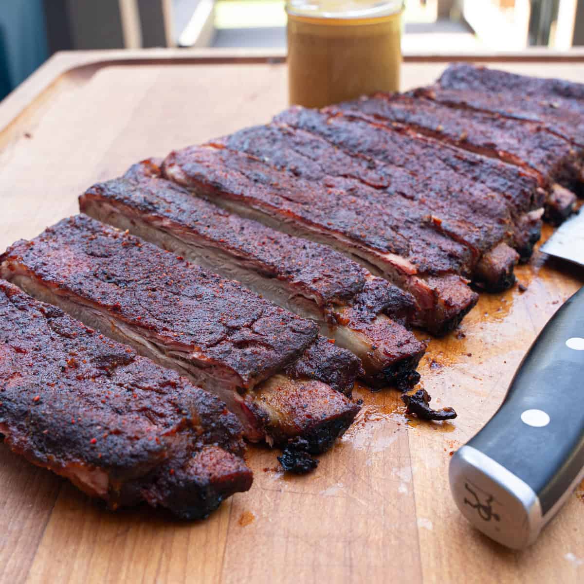Finished product: Smoked ribs freshly sliced using the 2 1 1 method