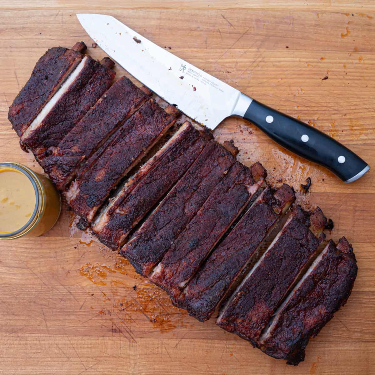Finished product: Smoked ribs freshly sliced using the 2 1 1 method