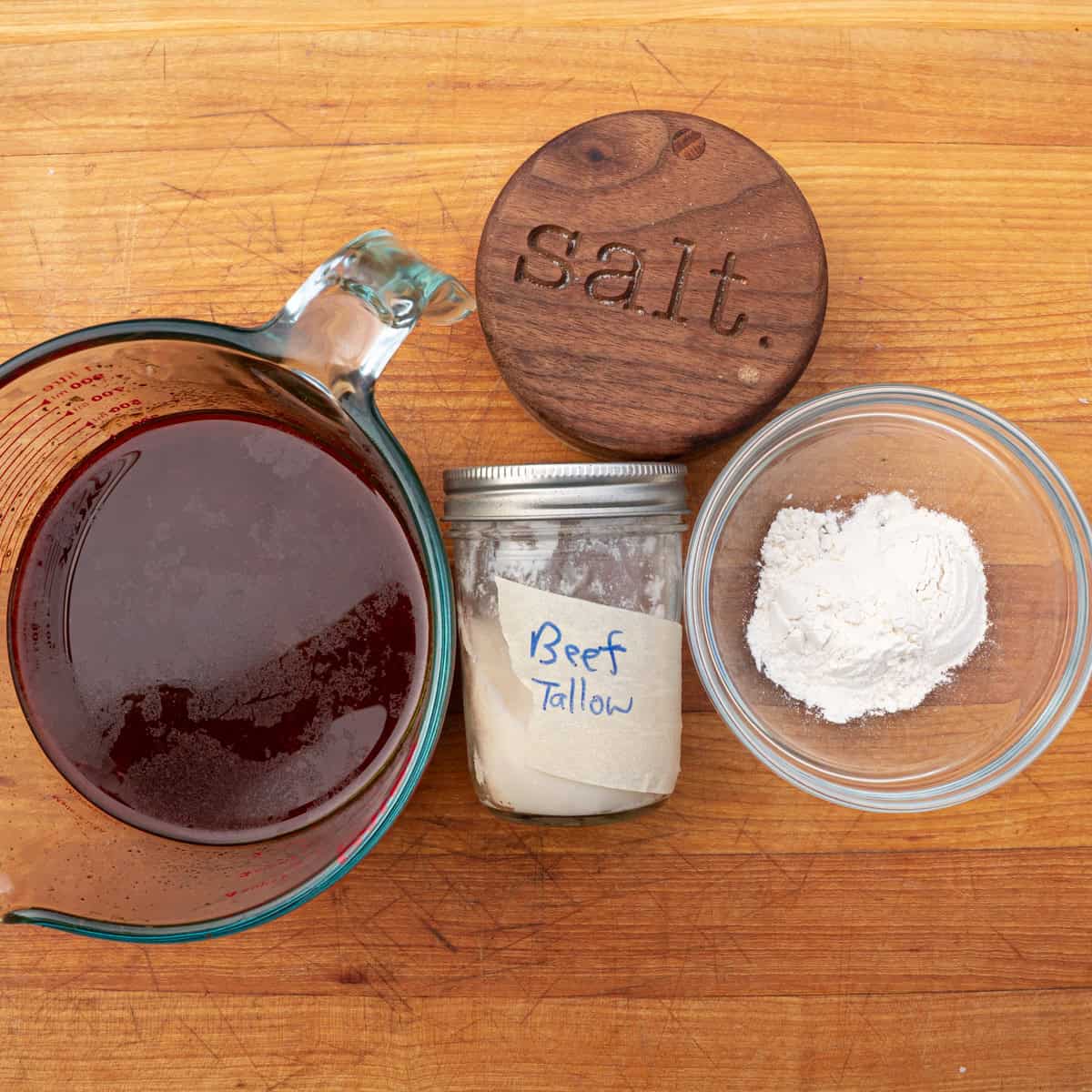 Bringing ingredients together for brown gravy